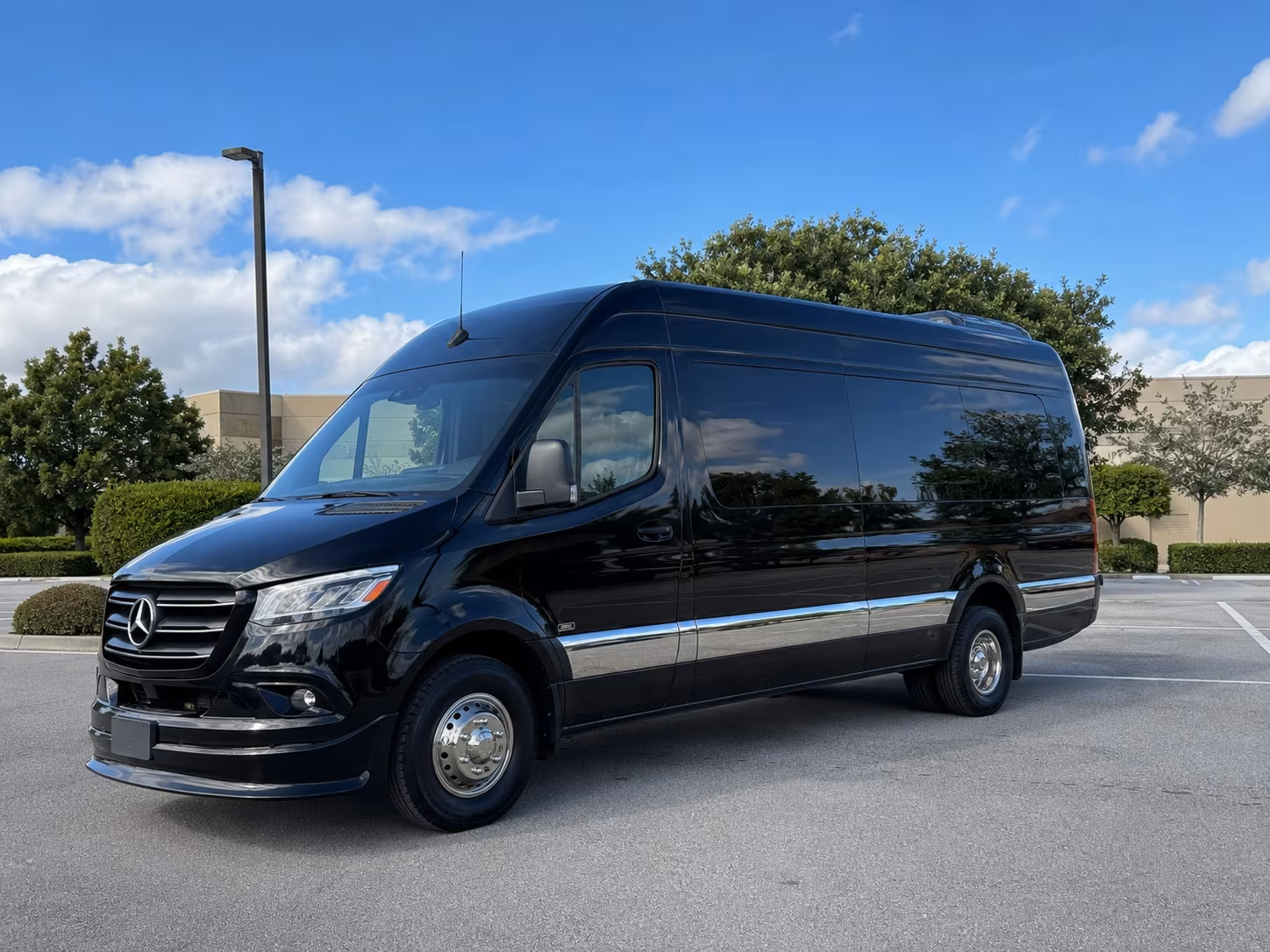 find the perfect transportation for your next airport transfer 3